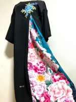 和柄振袖着物リメイクワンピースドレス　7分ベルスリーブ　黒×薔薇　青刺繍花モチーフレース　丈120　M〜XL