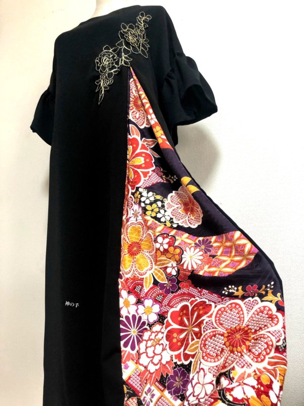 和柄振袖着物リメイクワンピースドレス ふりふわ袖 黒×金彩桜 黒