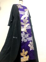 【即納】和柄　黒留袖×振袖着物リメイク　スッキリ切替ワンピースドレス　紫鶴
