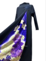 秋冬　和柄　振袖着物リメイク　ワンピースドレス　濃紺×青紫に白やパープルのユリの花　シンプルスッキリ袖　丈110   M〜XL
