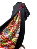 和柄　振袖着物リメイク　ワンピースドレス　黒×赤華祝い　ビジュー付き濃赤花モチーフレース　サーキュラ袖　丈120  L〜3L