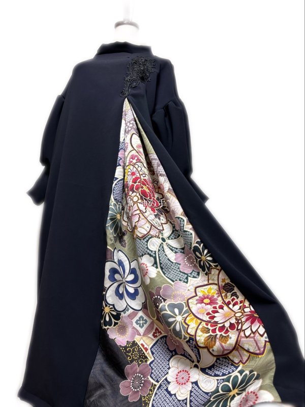 和柄 振袖着物リメイク ワンピースドレス 黒×くすみカーキに桜や菊