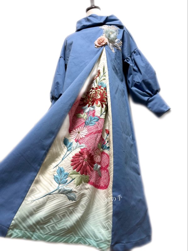 和柄 振袖着物リメイク ワンピースドレス 淡青×刺繍ゴージャス菊 立体