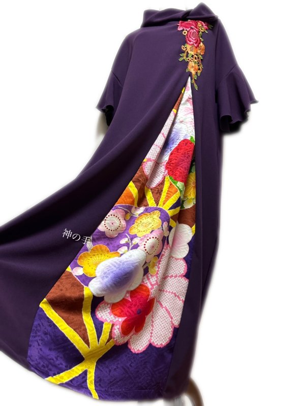 和柄 振袖着物リメイク ワンピースドレス 濃紫×鮮やか梅菊 豪華刺繍花