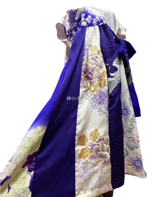 和柄 振袖 着物リメイク 紫、シボリ、金糸花 リボン布でシルエット変形