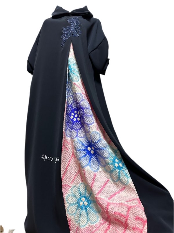 マキシ丈！和柄 振袖着物リメイク ワンピースドレス 濃紺×絞りに３色花