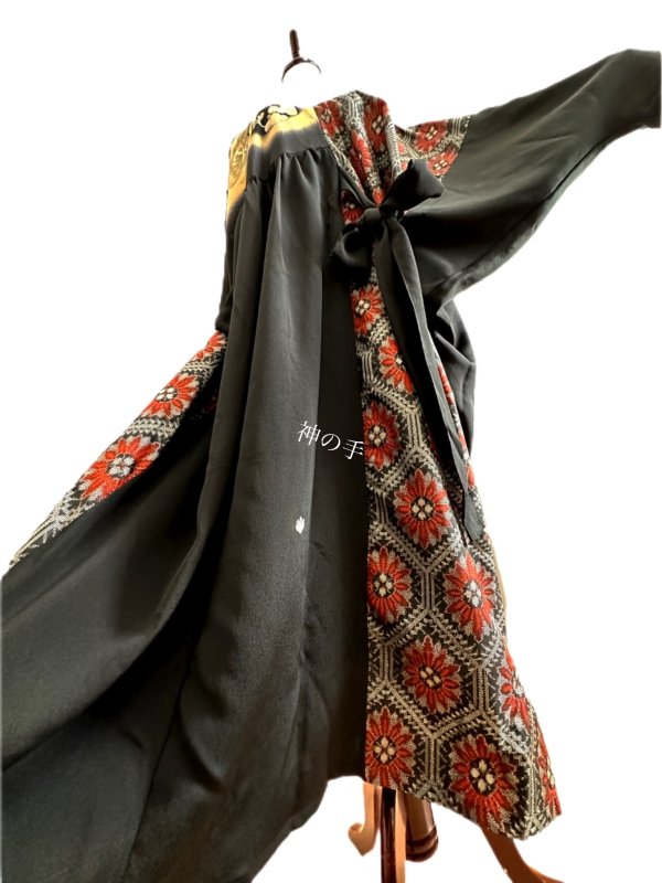 衣装留袖　着物リメイク　シルエット切替ドレス　和柄　黒に桜や鶴、鳳凰　ハンドメイド