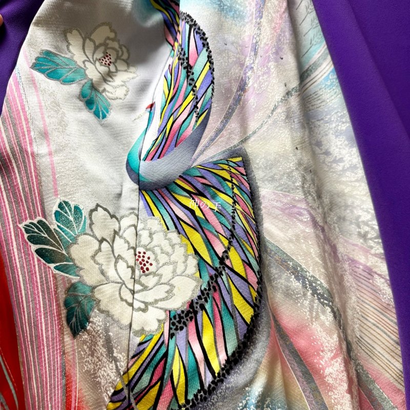 和柄 振袖着物リメイク ワンピースドレス 紫にアートな鳥や蝶、牡丹 