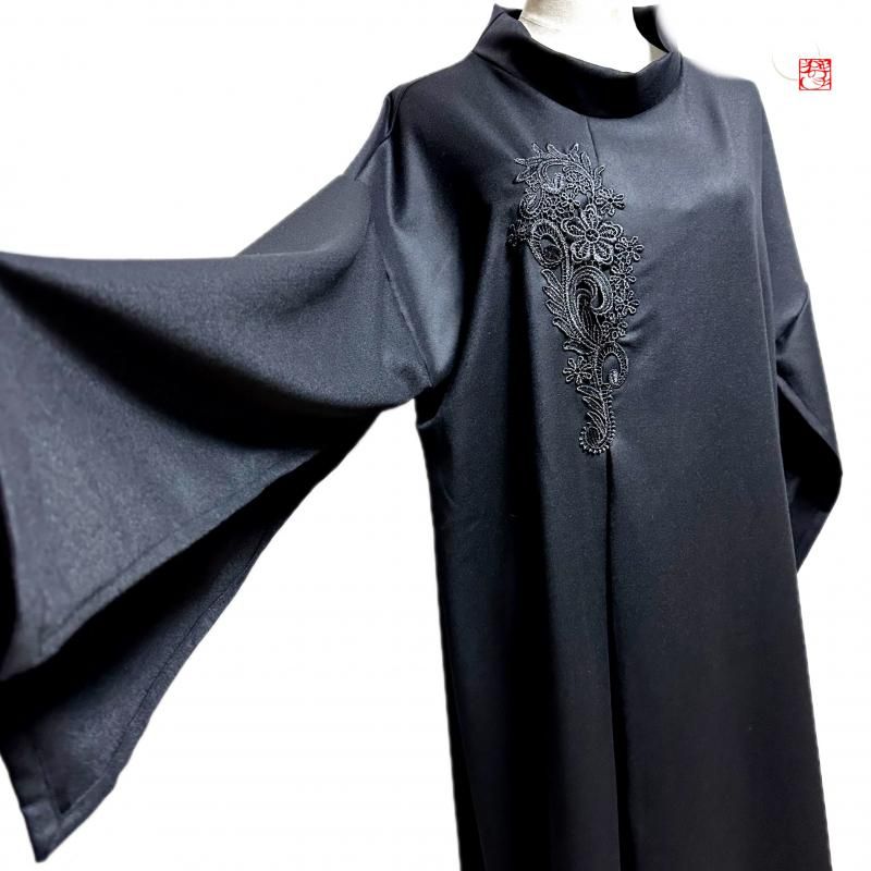 留袖　着物リメイク　ドレス　ウール混黒×梅や羽根　和柄　ワンピース　ハンドメイド 即納】右側切り替え 留袖 着物リメイクドレス 和柄ワンピース
