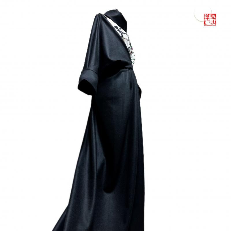 振袖　着物リメイク　ドレープ　ドレス　黒×菊　和柄　ハンドメイド　ワンピース 即納】スッキリおしゃれ見え！ 着物リメイクドレス ドレープ