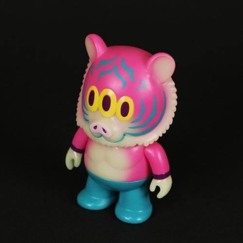 アートジャンキー One up. ブタイガー ソフビ 蛍光ピンク 蛍光グリーン アートジャンキー One up. ブタイガー ソフビ 蛍光ピンク 蛍光