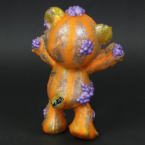 新作Art Studio 「SHOT!」ゾンベアー ソフビ モノクロver Art Studio「SHOT！」さんより ハロウィン仕様のゾンベアー