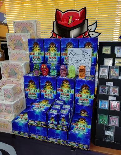 Mad Scientist mini Sofubis 1個 - One up. Online Store