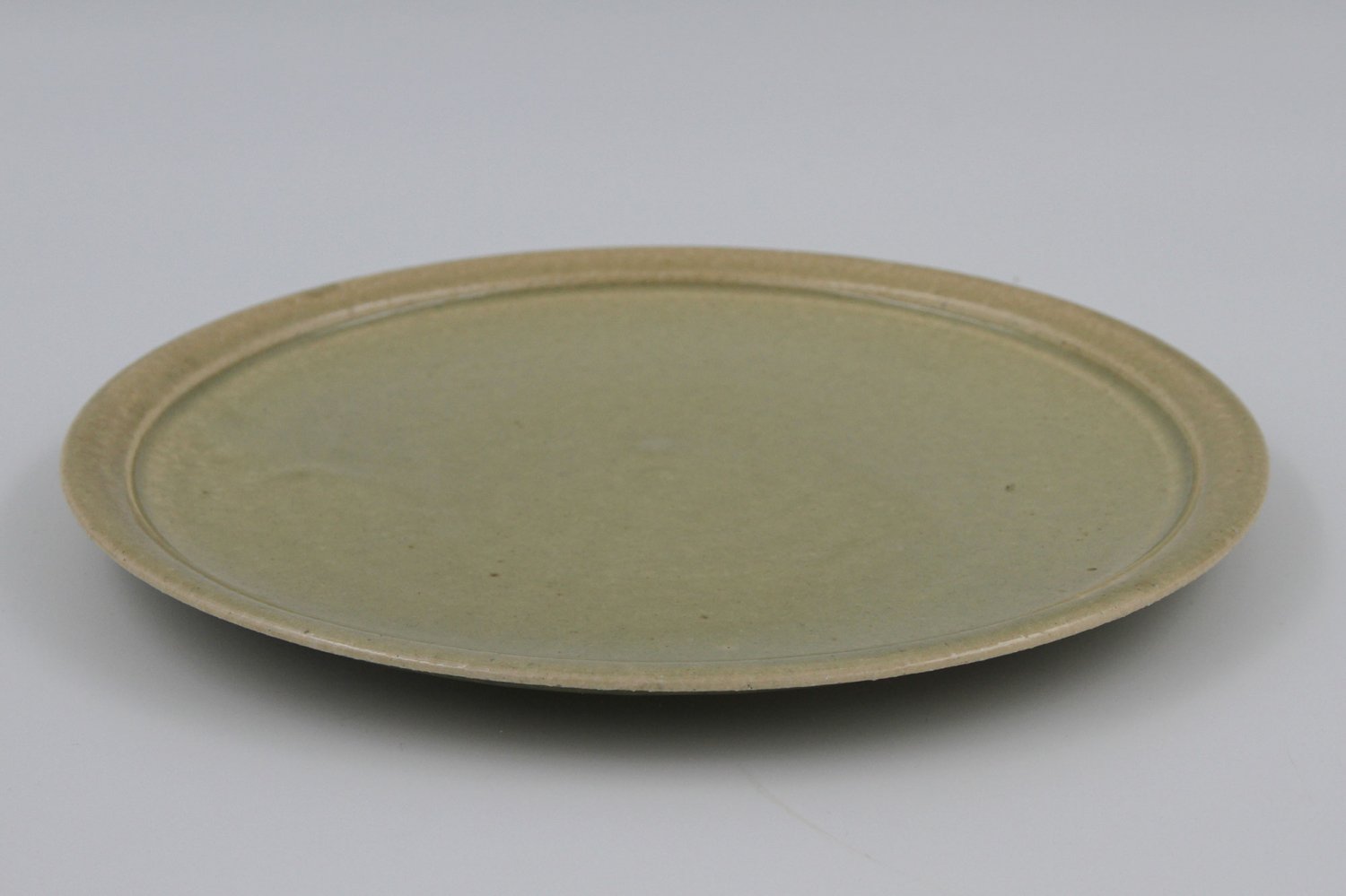 灰釉折縁皿（7寸） - 土楽 | 伊賀の里の土楽窯