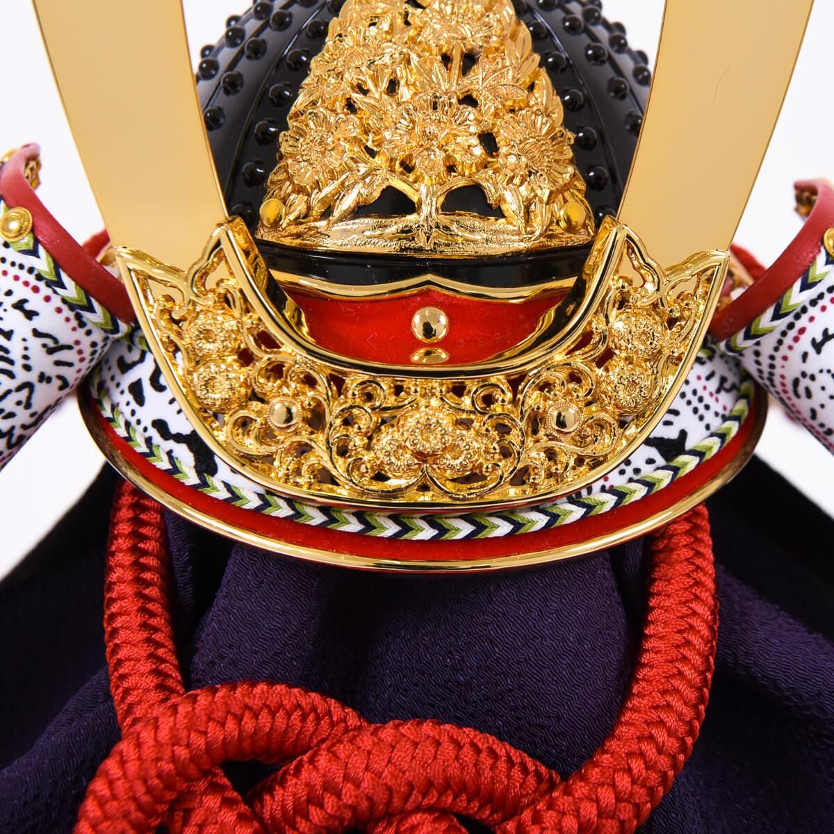 兜飾り 赤糸威之兜 二方白 13号 造形甲冑力石 朱塗屏風