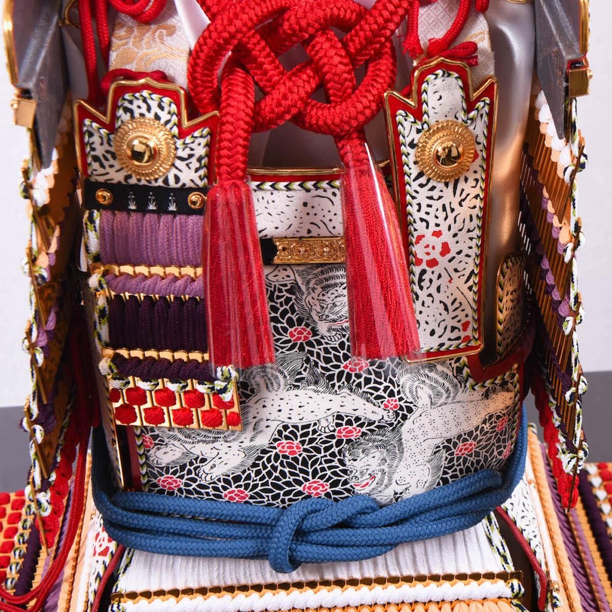 鎧飾り 奉納飾 13号 紫裾濃大鎧 造形甲冑力石