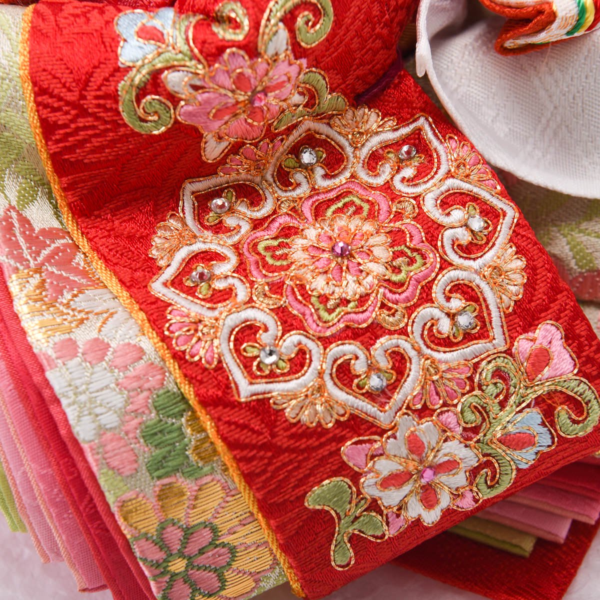 日本刺繍 手刺繍 絹糸 小物入れ 収納ボックス - 小物入れ