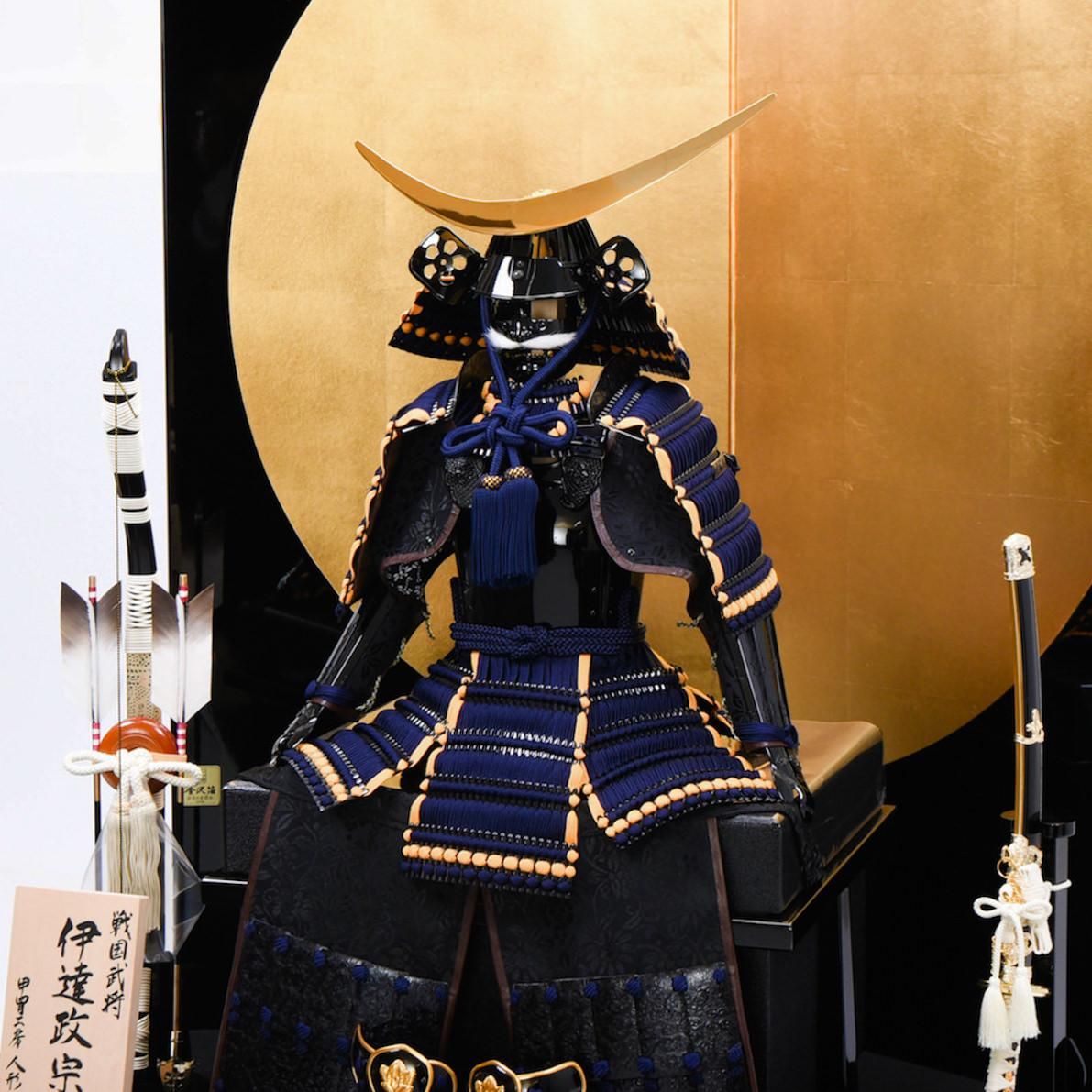 新品 五月人形 忠保作 伊達政宗公 御鎧飾 金伊予小札 緋糸威 矧