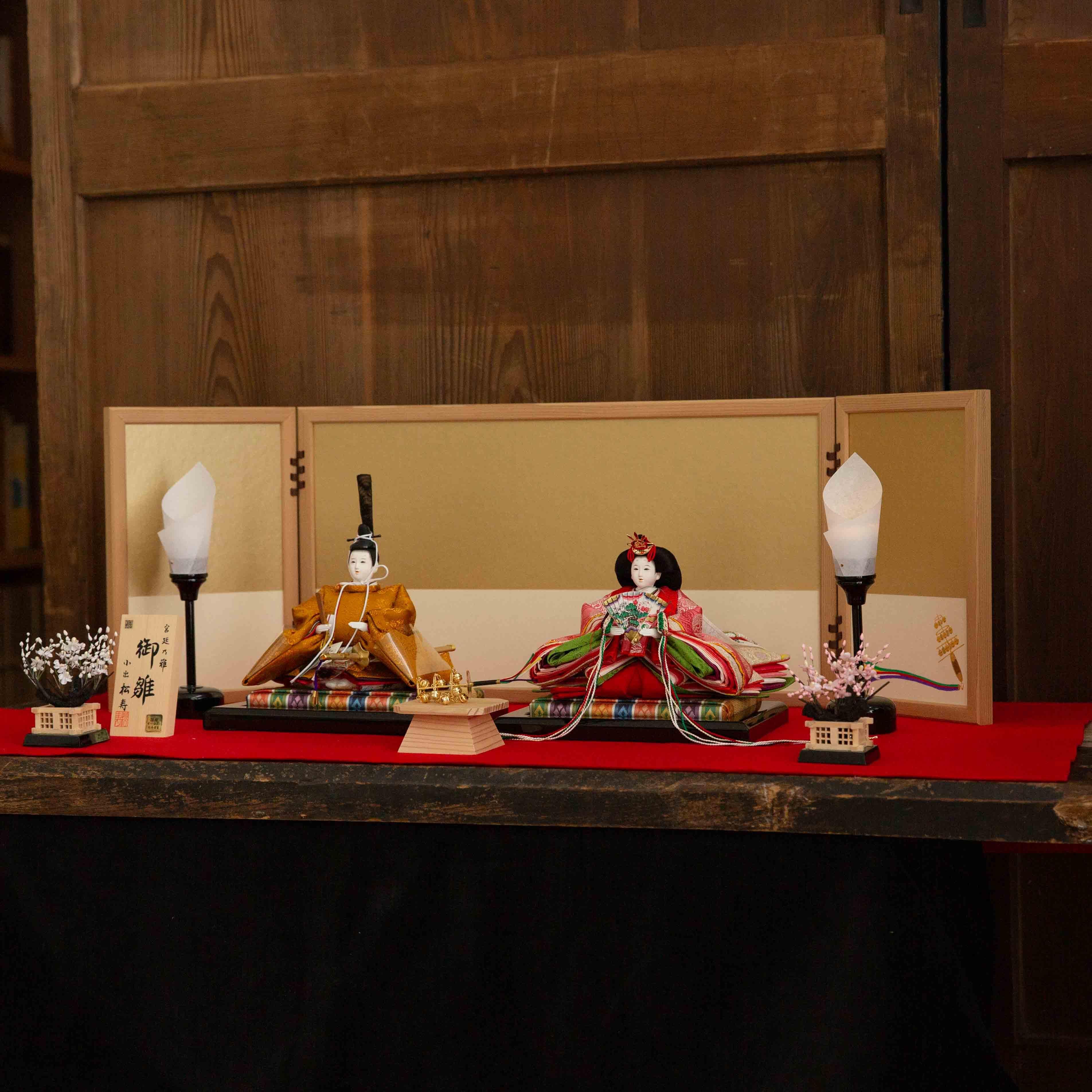 雛人形 京十二(芥子) 有職黄櫨染 小出松寿 神楽鈴 【雛人形】京十一