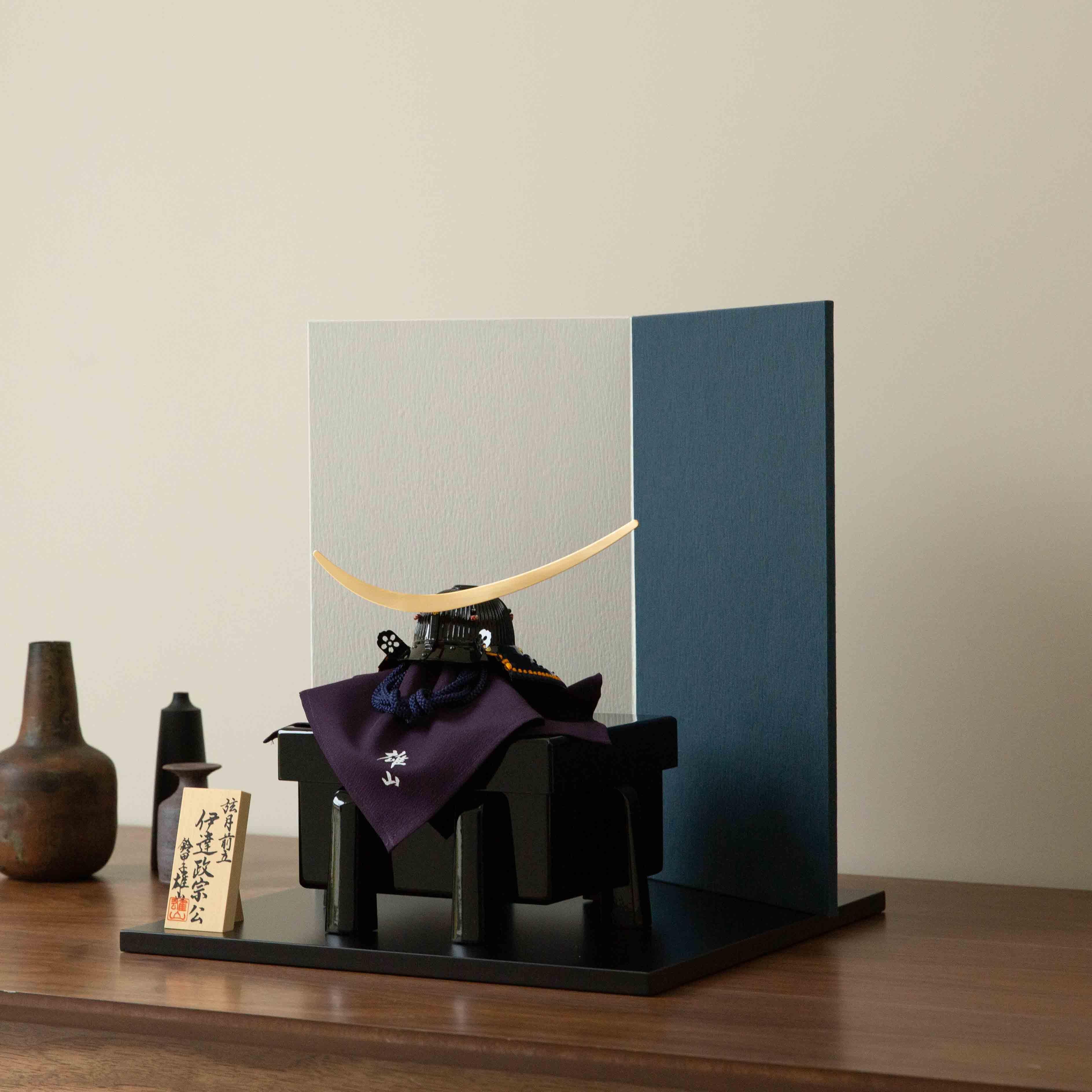 コンパクト 兜飾り 5号 伊達政宗 鈴甲子雄山作 コンパクト 兜飾り 5号 伊達政宗 鈴甲子雄山作