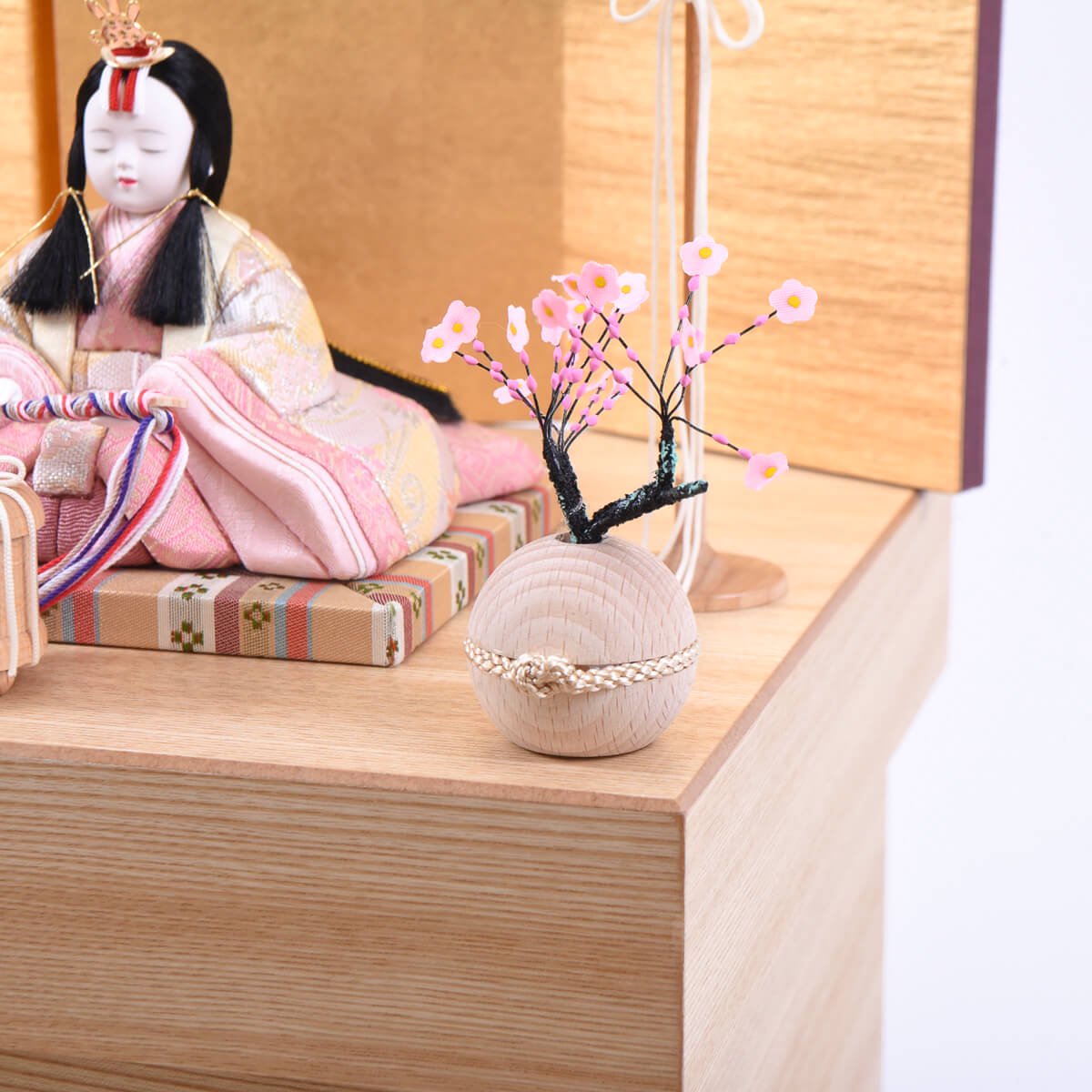 木目込人形 収納台 タモ 収納飾り 一秀 選べる屏風 - 雛人形・五月人形 