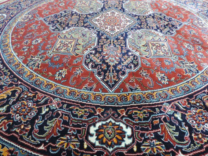 ペルシャ絨毯100%手織り本物保証タブリーズ産非常に綺麗