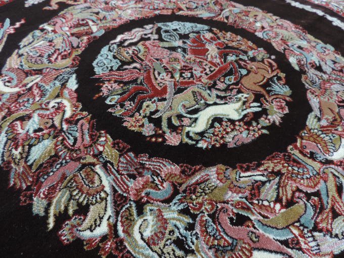 ペルシャ絨毯の本場から新入荷（カーペット/ラグ） 円形 シルク調：高密度50万ノット ウィルトン織り150cmx150cm - ペルシャ絨毯