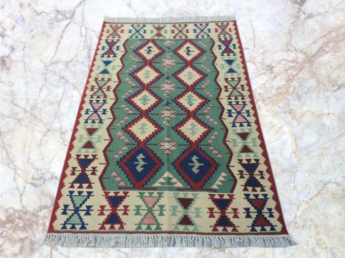 キリム 手織り ウール100％ トルコ産 ウシャク ラグサイズ：175cm