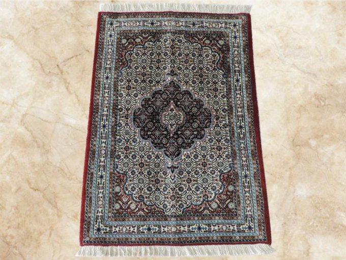 ペルシャ絨毯・カーペット ウール＆シルク 手織り ペルシャ絨毯の本場