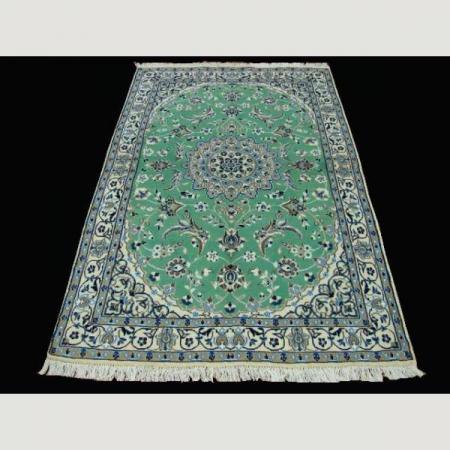 662 美しいグリーン系ナイン産手織りシルク＆ウールペルシャ絨毯