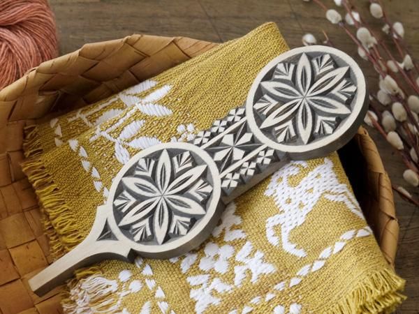 リトアニアの糸巻きベルプステ小 2つの花1 Presse 北欧 バルトの雑貨のお店 アラビア グスタフスベリ ロールストランド ヴィンテージファブリック リトアニアの糸巻きベルプステ小 2つの花1 Presse 北欧 バルトの雑貨のお店 アラビア グスタフスベリ ロールストランド ヴィンテージファブリック