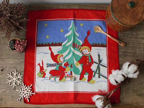 スウェーデンでみつけたクリスマスクロス BOWA 赤×白 もみの木とソリあそびする小人 - presse　北欧、バルトの雑貨のお店　アラビア　 グスタフスベリ　ロールストランド　ヴィンテージファブリック