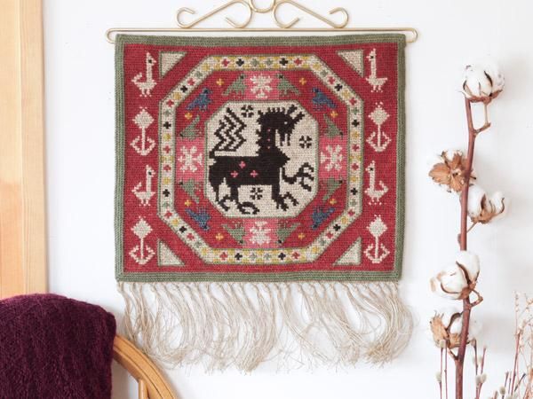 スウェーデンでみつけたヴィンテージ ツヴィスト刺繍ベージュ