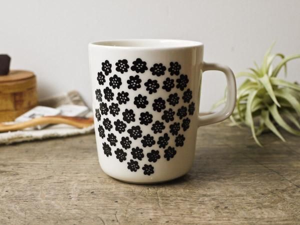 Marimekko Puketti マグカップ ブラック Presse 北欧 バルトの雑貨のお店 アラビア グスタフスベリ ロールストランド ヴィンテージファブリック Marimekko Puketti マグカップ ブラック Presse 北欧 バルトの雑貨のお店 アラビア グスタフスベリ ロールストランド ヴィンテージファブリック