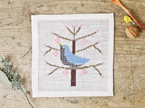 スウェーデンでみつけたヴィンテージ刺繍クロス 青い鳥とピンクの