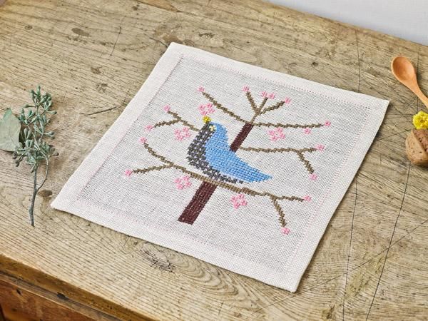 スウェーデンでみつけたヴィンテージ刺繍クロス 青い鳥とピンク