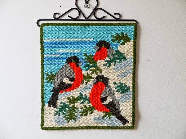 ツヴィスト刺繍のヴィンテージタペストリー冬の小鳥 - presse 北欧