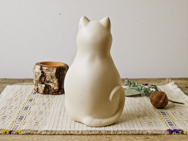 リトアニアの陶器の猫オブジェ（白・立ちねこ）1 - presse 北欧、バルトの雑貨のお店 アラビア グスタフスベリ ロールストランド  ヴィンテージファブリック