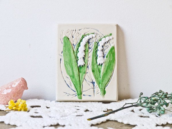 JIE GANTOFTA花の壁掛けすずらんのミニ陶板 - presse 北欧、バルトの 