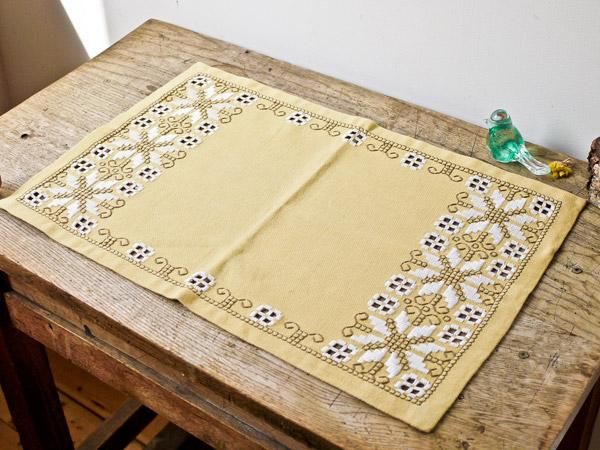 ヴィンテージ 北欧ハーダンガー/ヒデボ 白糸刺繍 ドローンワーク