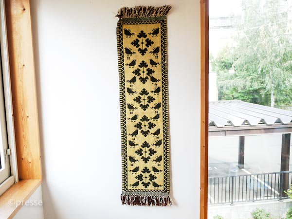 スウェーデンでみつけた刺繍のヴィンテージタペストリー織りの 