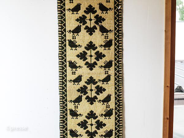 スウェーデンでみつけた刺繍のヴィンテージタペストリー織りの 