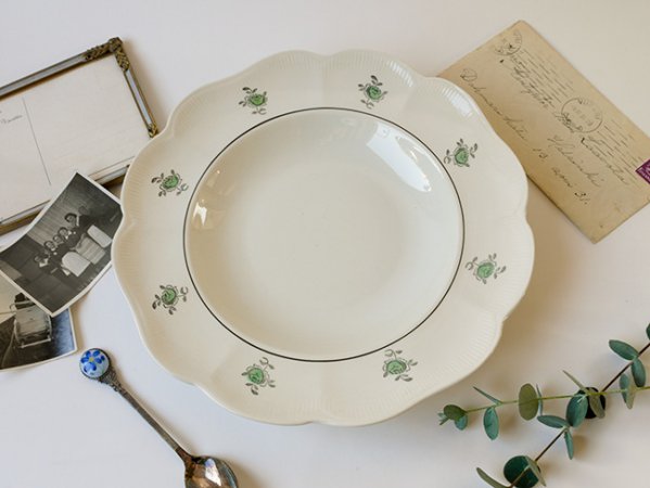 【テン。さま】* antique plate ❀ブルー小花の 素敵な深皿 (a)イギリスアンティーク