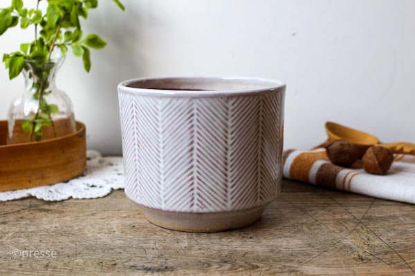 UPSALA EKEBY陶器の鉢カバー ホワイト ヘリンボーン - presse 北欧 