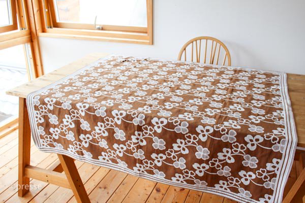 スウェーデンで見つけた織りのヴィンテージクロス テーブルクロス クローバー模様 ブラウン - presse 北欧、バルトの雑貨のお店 アラビア  グスタフスベリ ロールストランド ヴィンテージファブリック