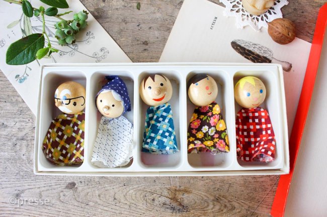 スウェーデンで見つけた木製 指人形 家族　箱付きスロバキア製 WOODEN FINGER PUPPETS - presse　北欧、バルトの雑貨のお店　 アラビア　グスタフスベリ　ロールストランド　ヴィンテージファブリック