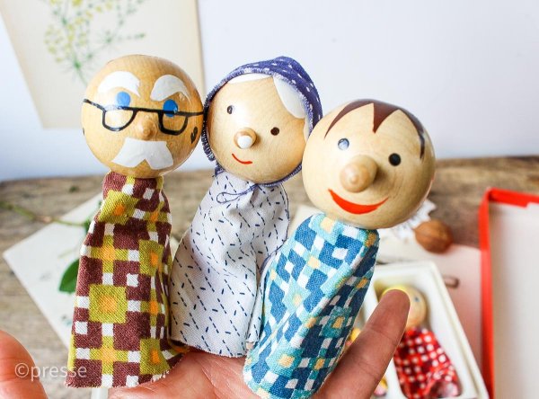 スウェーデンで見つけた木製 指人形 家族 箱付きスロバキア製 WOODEN
