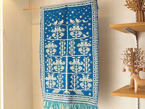 ヤノフ村の織物タペストリー鳥の集まる木（ブルー） - presse 北欧 