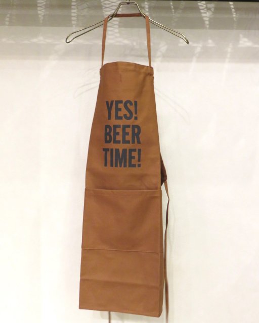 DRESSSEN ドレスセン　COLOR APRON 【YES！BEER TIME！】　カラーエプロン　BROWN -  WACKOMARIA,M＆M,RATSjp,ビンゴブラザーズ正規取扱店【LITTLE BASTARD】セレクトショップ・通販可能