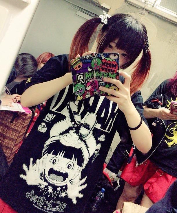 【FROM JAPAN】 まことちゃん　特大ポスター　(破れ　シミあり) タワーレコード吉祥寺パルコ店と楳図かずお先生がコラボ